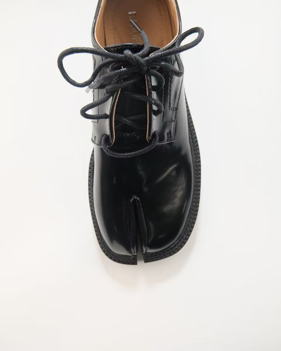 Mocassins Tabi &agrave; lacets et talon &eacute;pais