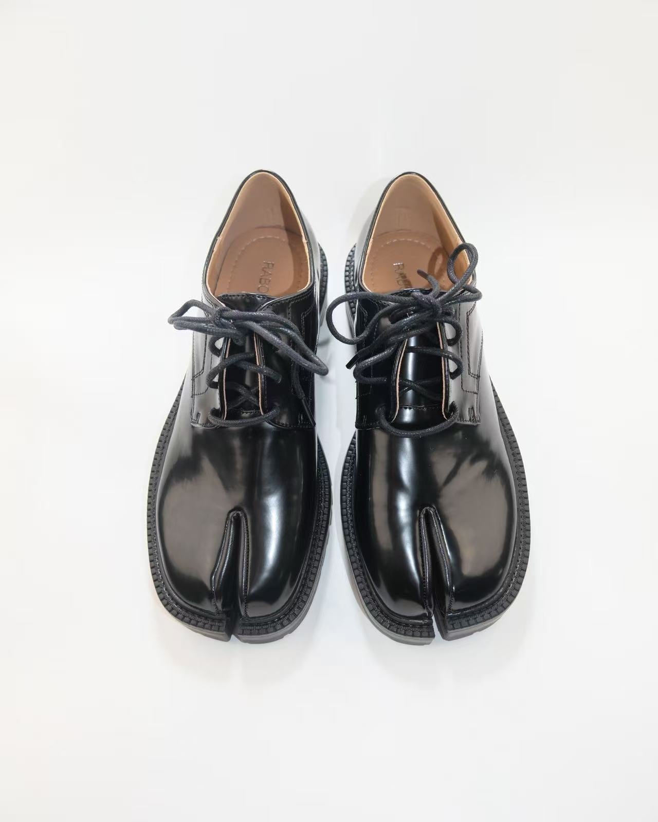 Mocassins Tabi &agrave; lacets et talon &eacute;pais
