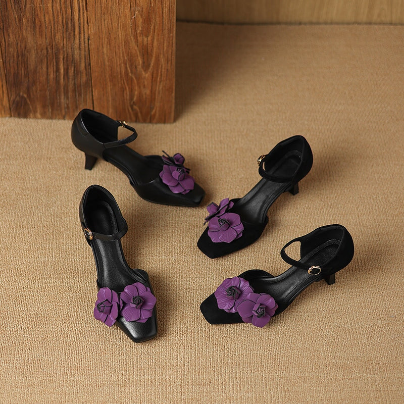 Elegante pumps met bloemenprint, 60 mm blokhak en vierkante neus, gemaakt van leer in een dubbele leren uitvoering.