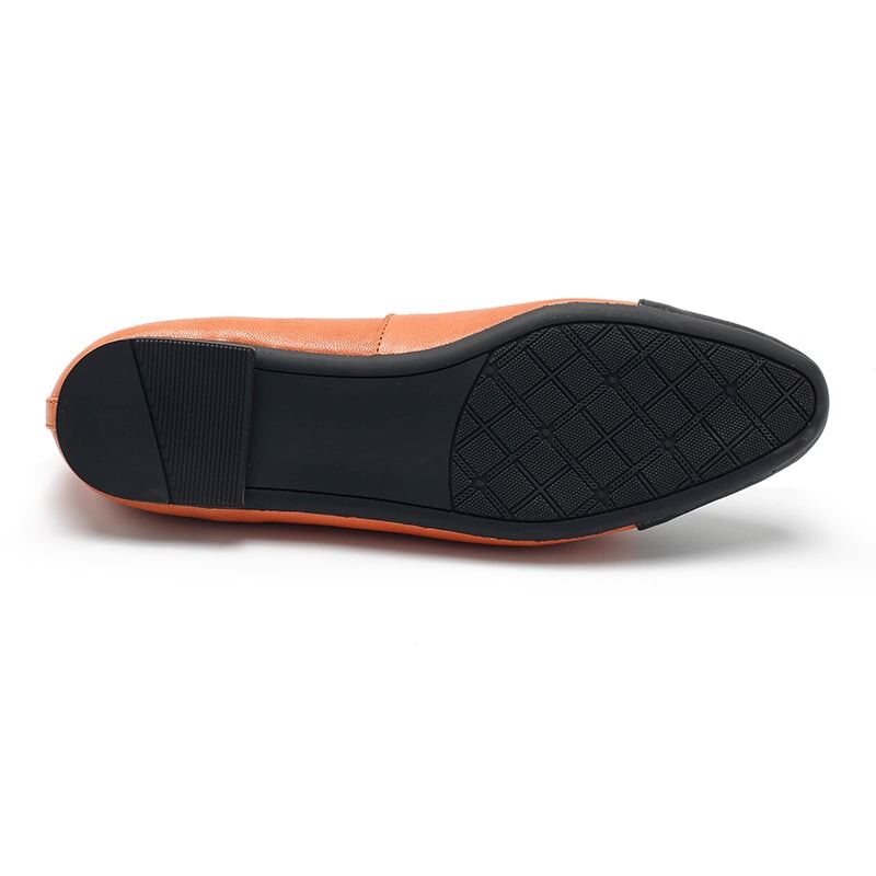 Handgemaakte platte schoenen van schapenvacht voor dames, verkrijgbaar in 10 verschillende kleuren.