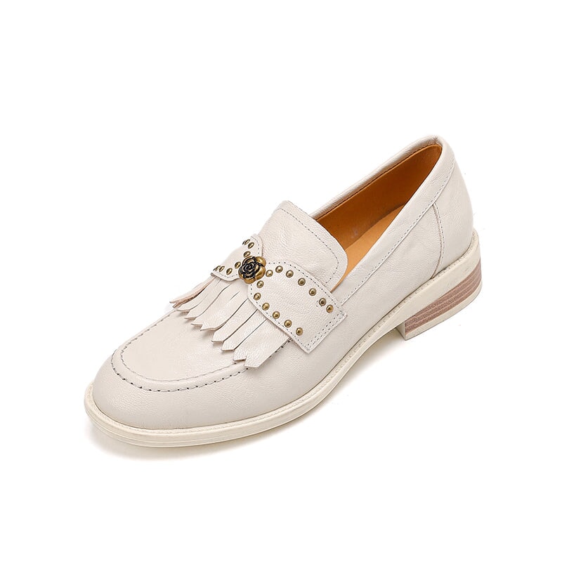 Mocasines retro de piel con tac&oacute;n Kiltie para mujer, punta redonda, en negro y beige