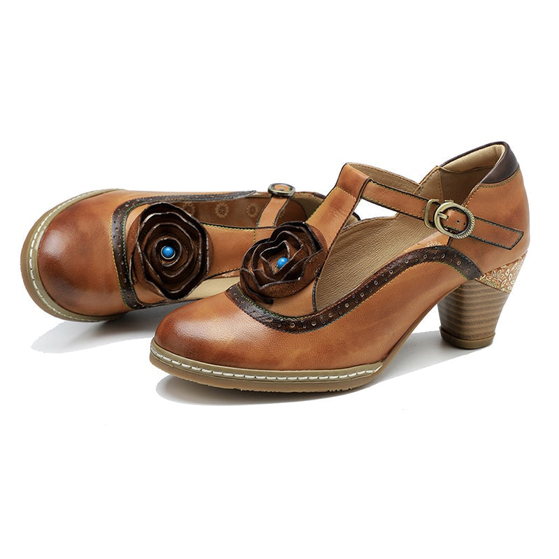 Handgefertigte Mary-Jane-Schuhe aus Leder mit T-Riemen, Blumenmuster und 50-mm-Blockabsatz in Braun