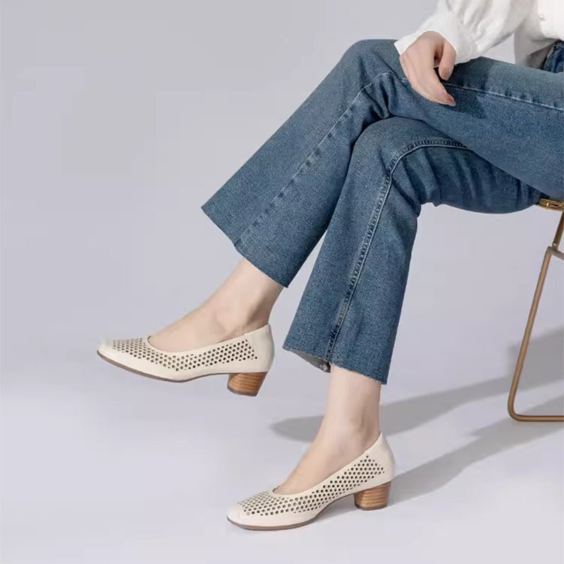 Handgemaakte leren pumps met vierkante neus en 4 cm blokhak in beige/groen/rood, modieuze stijl.