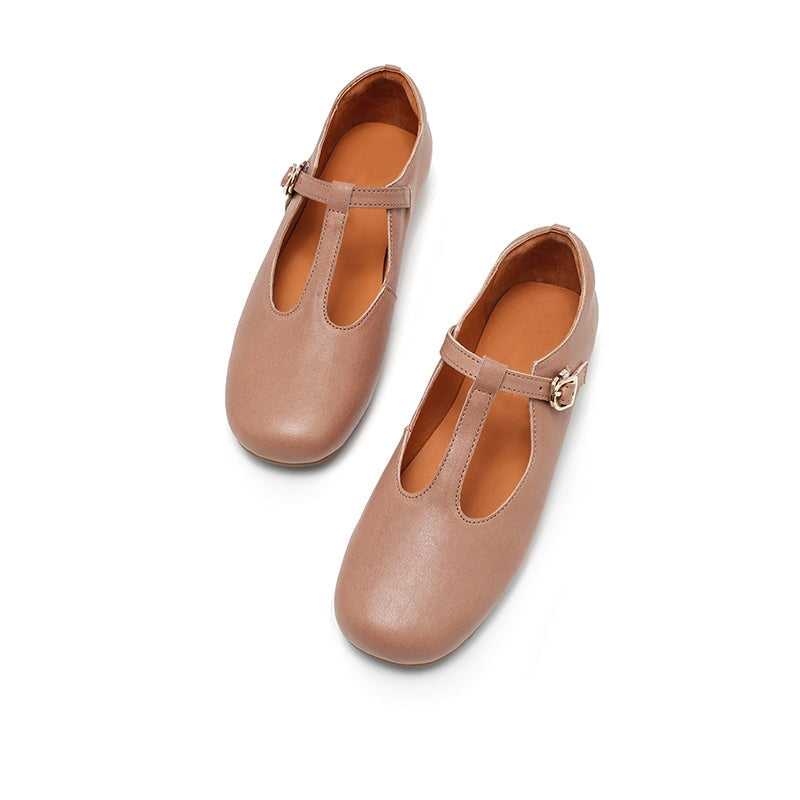 Weiche, pflanzlich gegerbte Mary-Jane-Ballerinas aus Lammleder mit T-Riemen in den Farben Cameo Braun/Kaffee/Rot/Schwarz