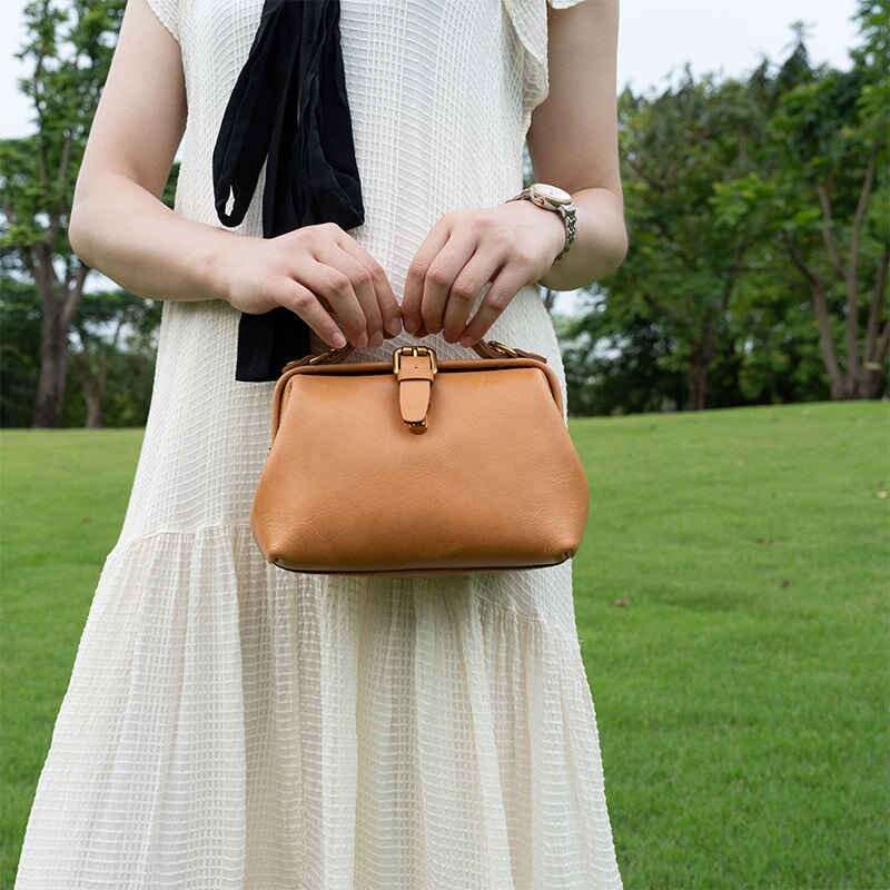 Sacoche de m&eacute;decin artisanale en cuir italien, sac &agrave; main pour femme avec poign&eacute;e sup&eacute;rieure, en cuir de vachette.
