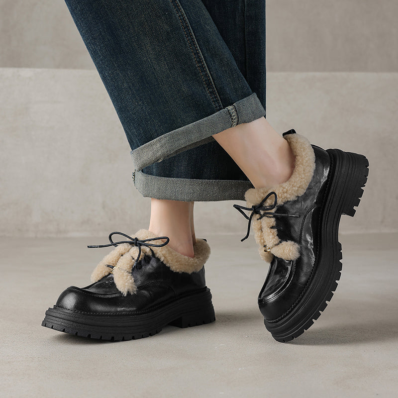 Winterse platform Oxford schoenen met ruige details, vetersluiting, casual schoenen van schapenvachtleer in zwart/bruin.
