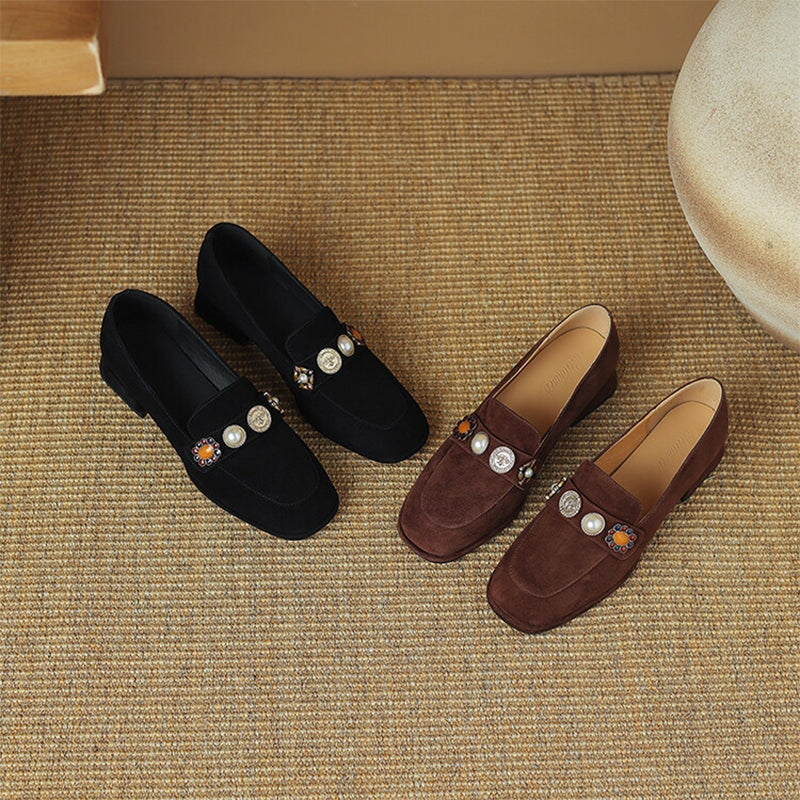Mocasines de ante para mujer con detalles de perlas y punta redonda en marr&oacute;n/negro