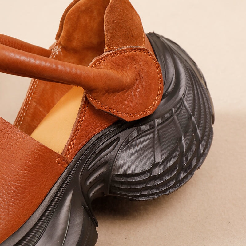 Klobige Mary-Jane-Schuhe aus Rindsleder mit Plateau und verstellbarem Klettverschluss in Schwarz/Hellbraun