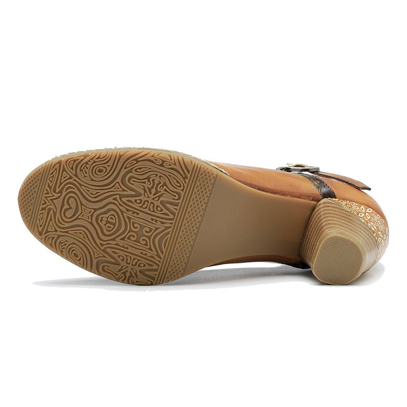 Handgefertigte Mary-Jane-Schuhe aus Leder mit T-Riemen, Blumenmuster und 50-mm-Blockabsatz in Braun