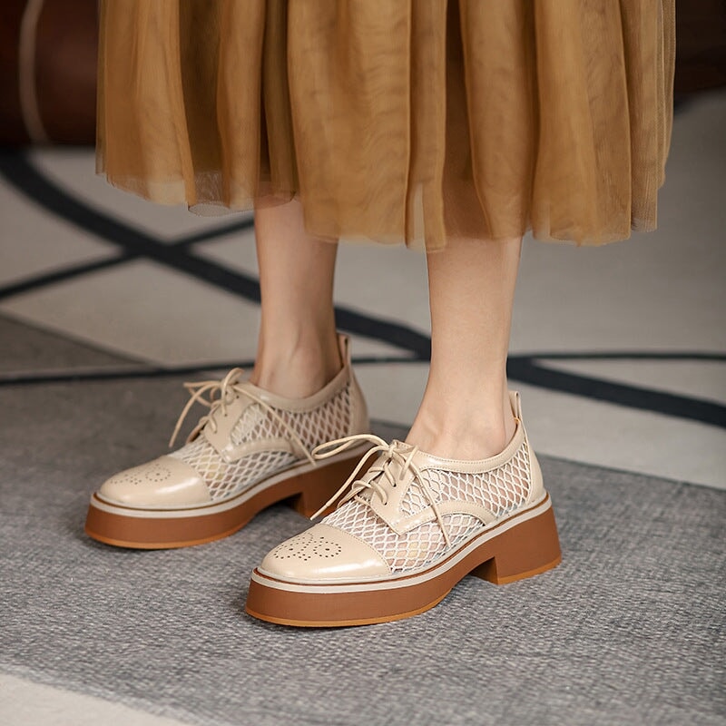 Damen-Plateau-Oxford-Schuhe aus Leder f&uuml;r den Sommer mit Mesh-Eins&auml;tzen in Braun/Wei&szlig;
