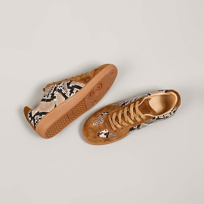 Low-Top-Sneaker aus Rindsleder mit Schlangenmuster f&uuml;r Damen in Kaffeebraun