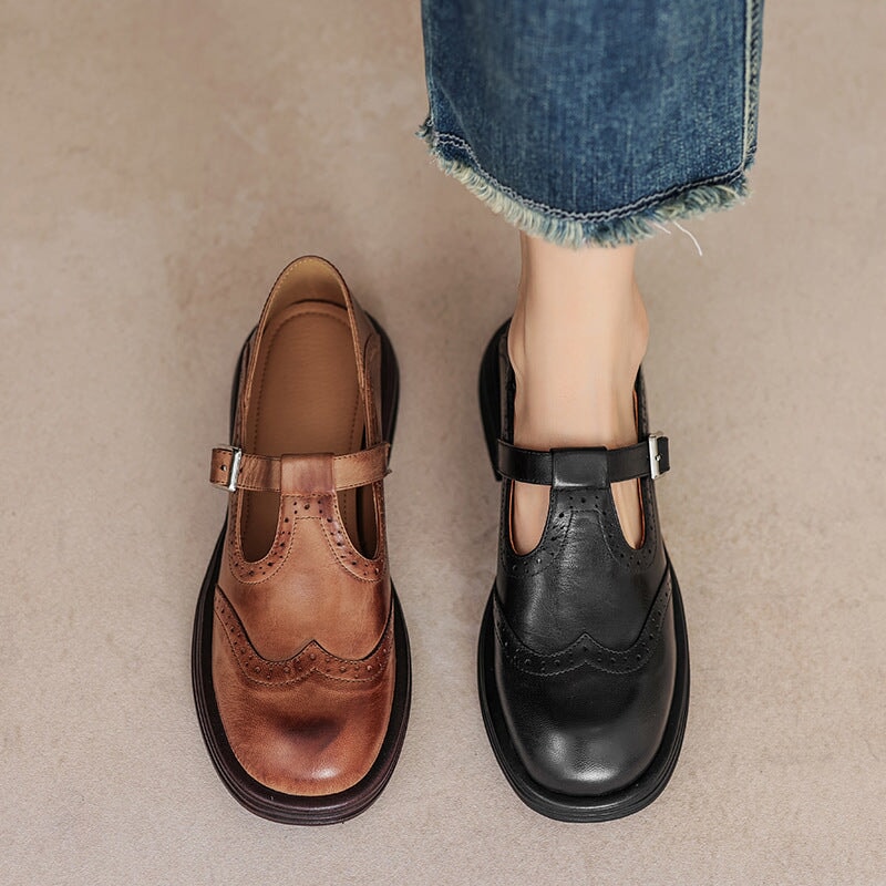 Preppy-Style Mary Jane Brogue-Schuhe mit T-Riemen aus Lammleder in Braun/Schwarz