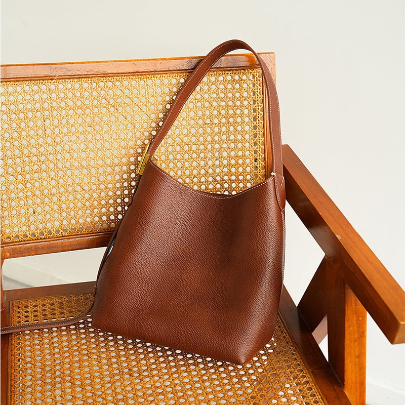 Braune Leder-Beuteltasche, ger&auml;umig, l&auml;ssige Pendler-Schultertasche