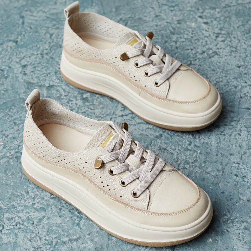 Ademende leren platform sneakers voor dames, 35 mm hoog, in groen/beige/bruin.