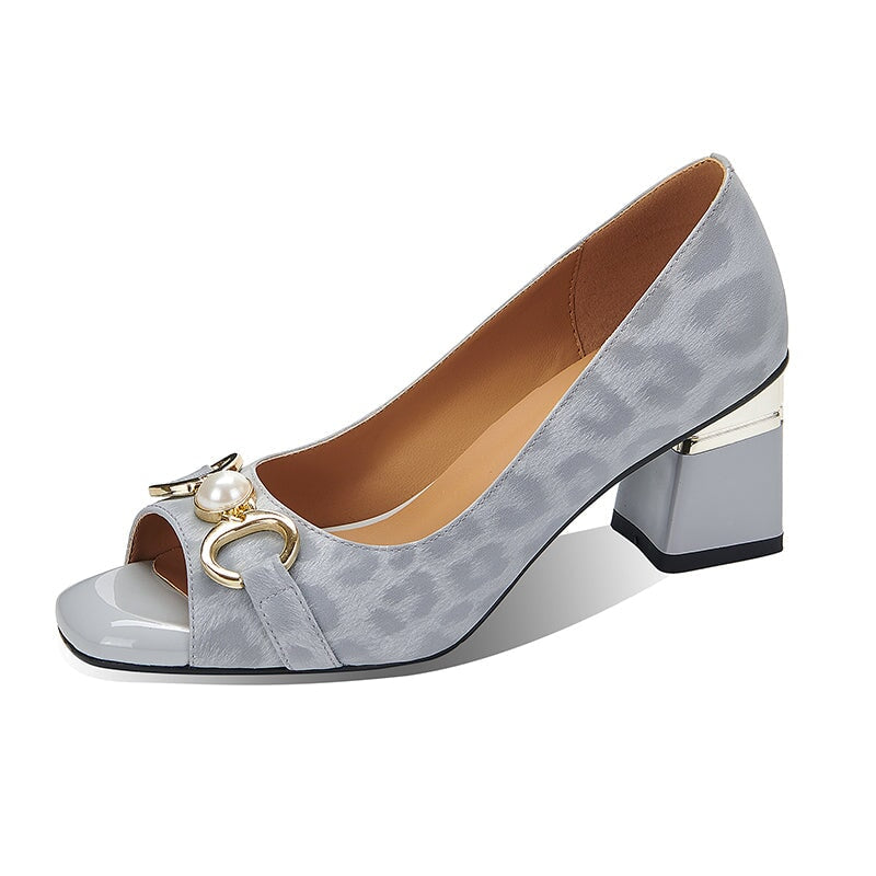 Chique pumps met blokhak van 65 mm, paardenbitdesign, open neus en pareldetails, van leer in zwart/grijs.
