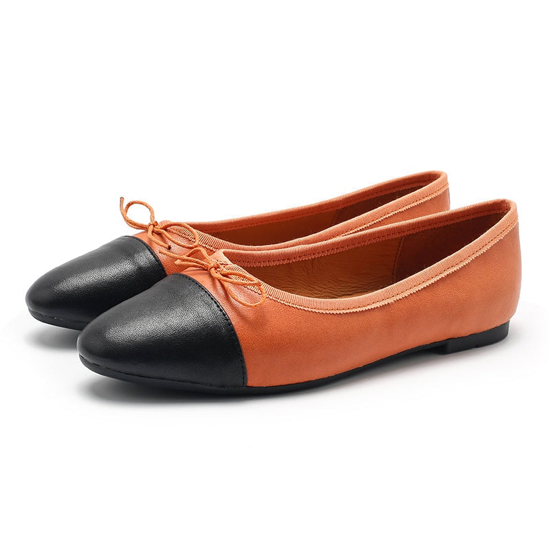 Handgemaakte platte schoenen van schapenvacht voor dames, verkrijgbaar in 10 verschillende kleuren.