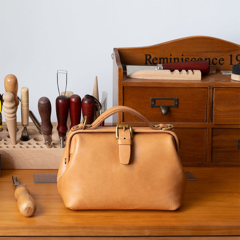 Sacoche de m&eacute;decin artisanale en cuir italien, sac &agrave; main pour femme avec poign&eacute;e sup&eacute;rieure, en cuir de vachette.