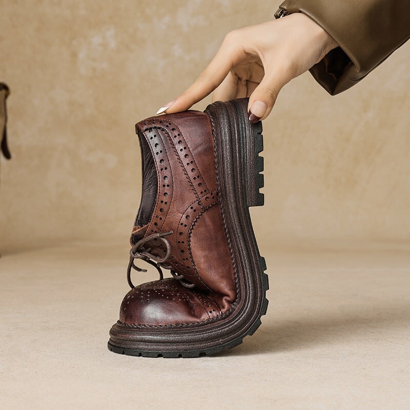 Vintage britische Brogue-Schuhe &ndash; Schn&uuml;rschuhe mit runder Zehenpartie und niedrigem Absatz, schwarz/braun