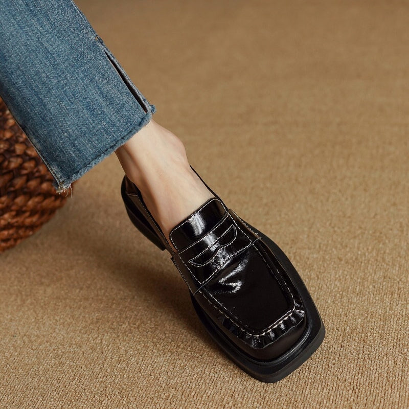 Penny loafers van lakleer voor dames in koffiebruin/zwart.
