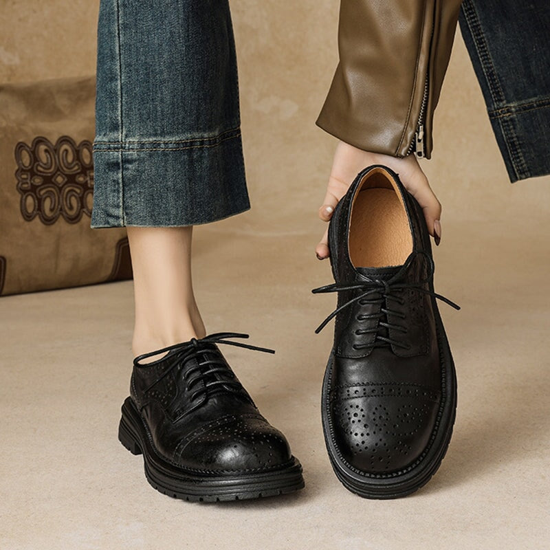 Vintage britische Brogue-Schuhe &ndash; Schn&uuml;rschuhe mit runder Zehenpartie und niedrigem Absatz, schwarz/braun