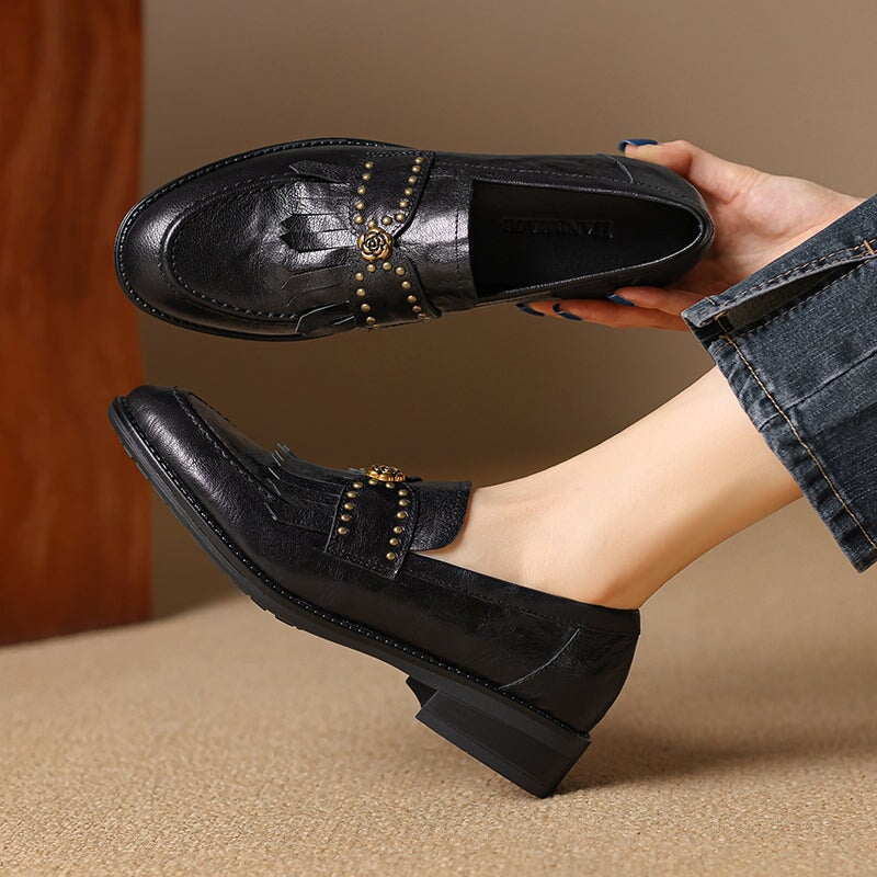 Mocasines retro de piel con tac&oacute;n Kiltie para mujer, punta redonda, en negro y beige