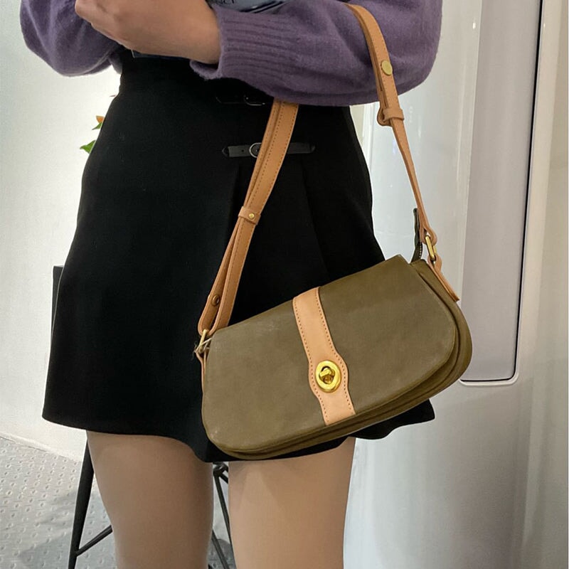 Sac bandouli&egrave;re chic en cuir tann&eacute; v&eacute;g&eacute;tal pour femme