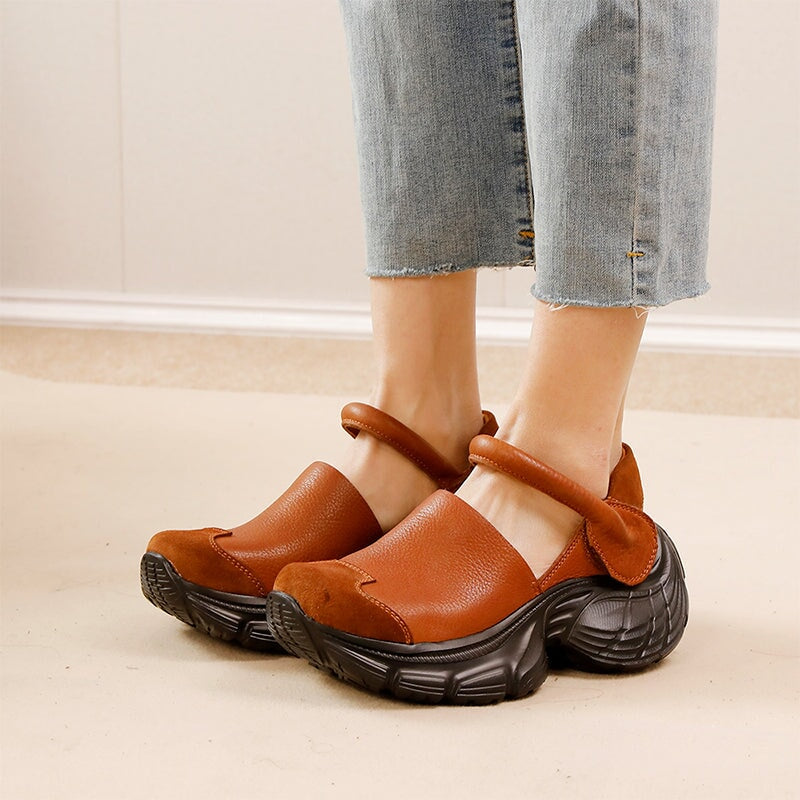 Klobige Mary-Jane-Schuhe aus Rindsleder mit Plateau und verstellbarem Klettverschluss in Schwarz/Hellbraun