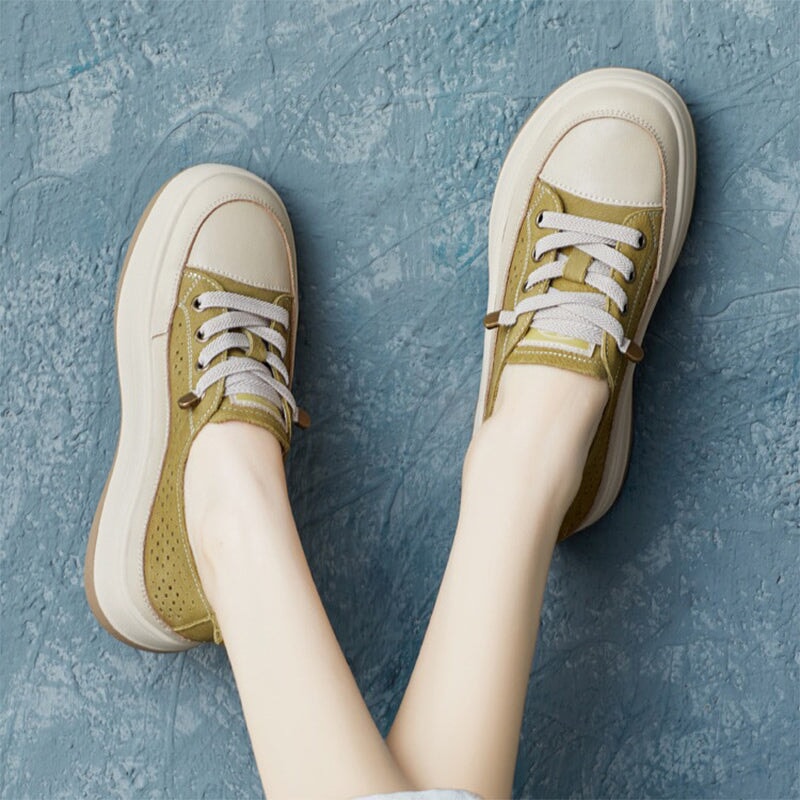Ademende leren platform sneakers voor dames, 35 mm hoog, in groen/beige/bruin.