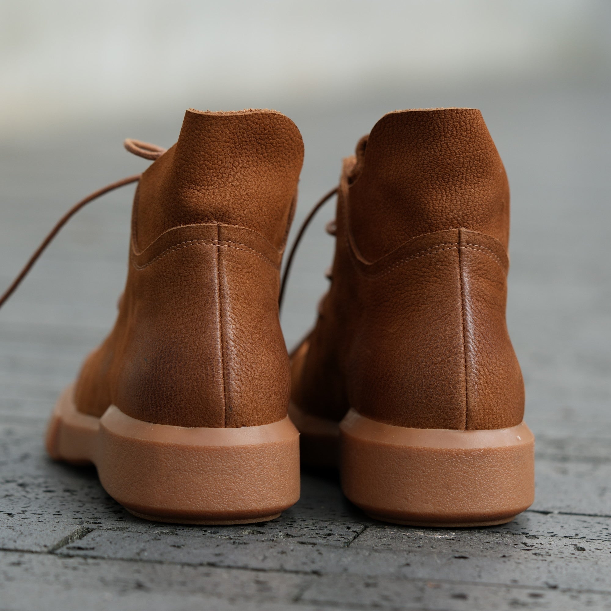 Martin-laarzen met ronde neus van zacht leer voor dames, veterschoenen in bruin/zwart/koffiekleur.