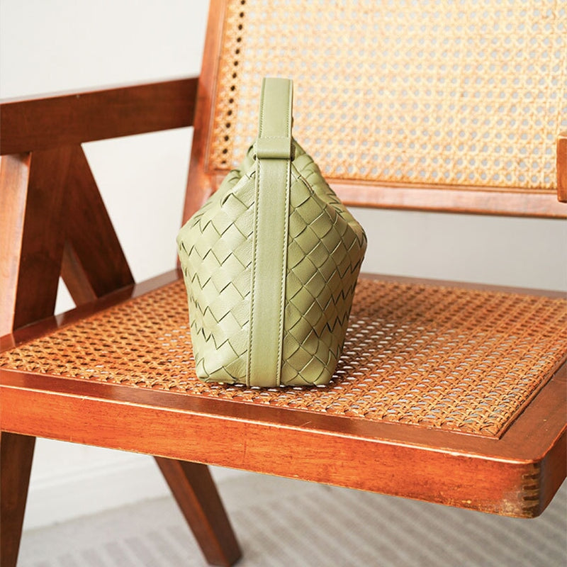 Sac bandouli&egrave;re en cuir d'agneau tress&eacute; &agrave; la main &ndash; Design minimaliste classique