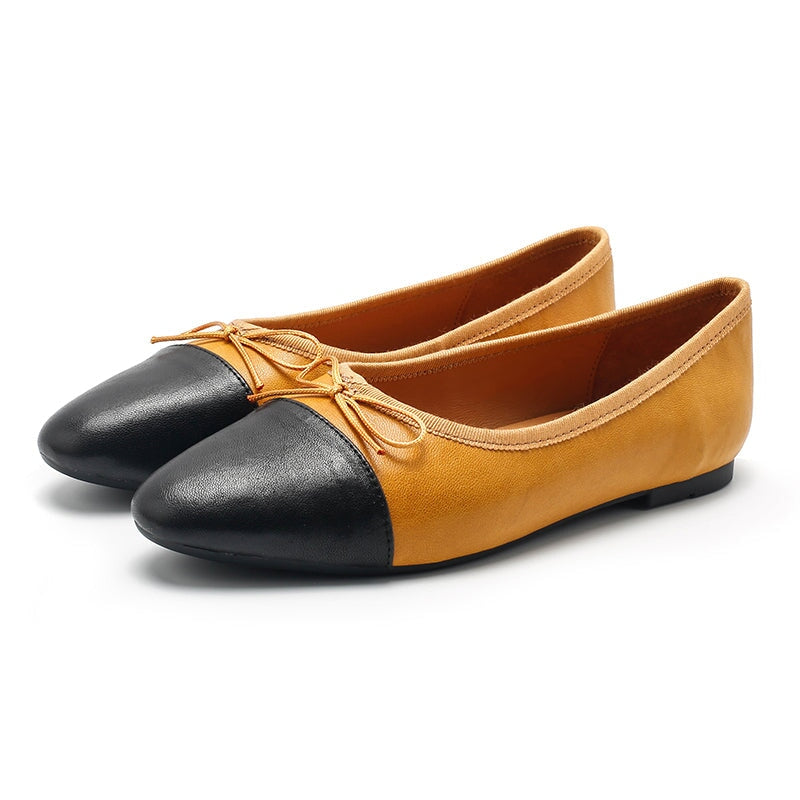 Handgemaakte platte schoenen van schapenvacht voor dames, verkrijgbaar in 10 verschillende kleuren.