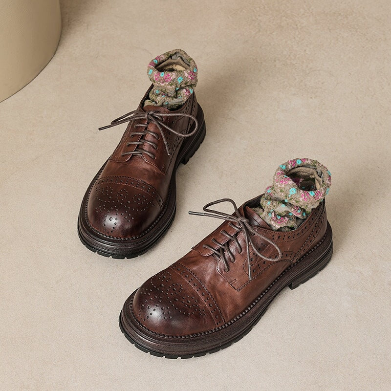 Vintage britische Brogue-Schuhe &ndash; Schn&uuml;rschuhe mit runder Zehenpartie und niedrigem Absatz, schwarz/braun