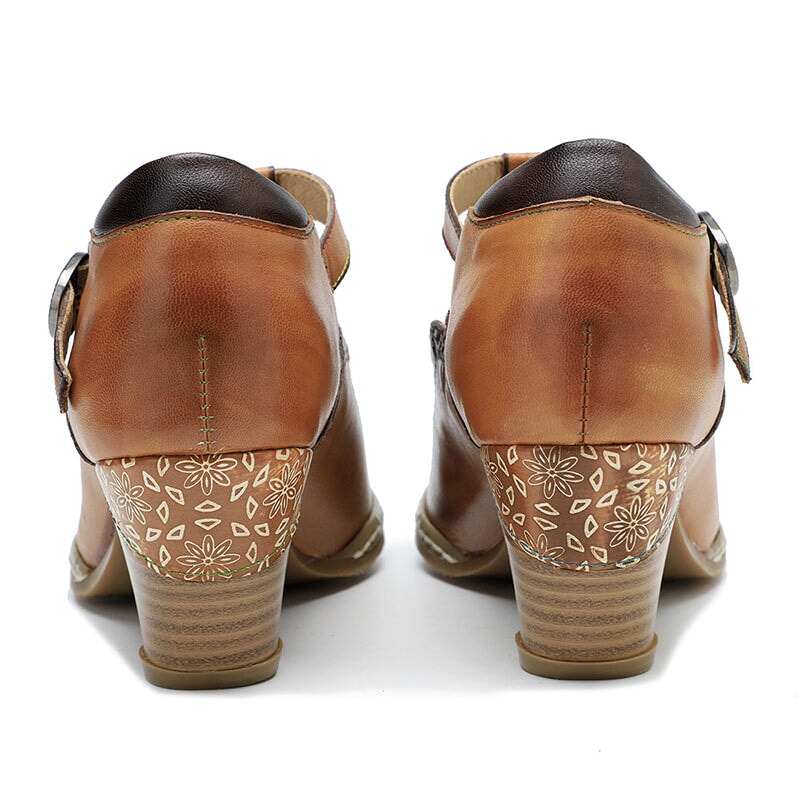 Handgefertigte Mary-Jane-Schuhe aus Leder mit T-Riemen, Blumenmuster und 50-mm-Blockabsatz in Braun