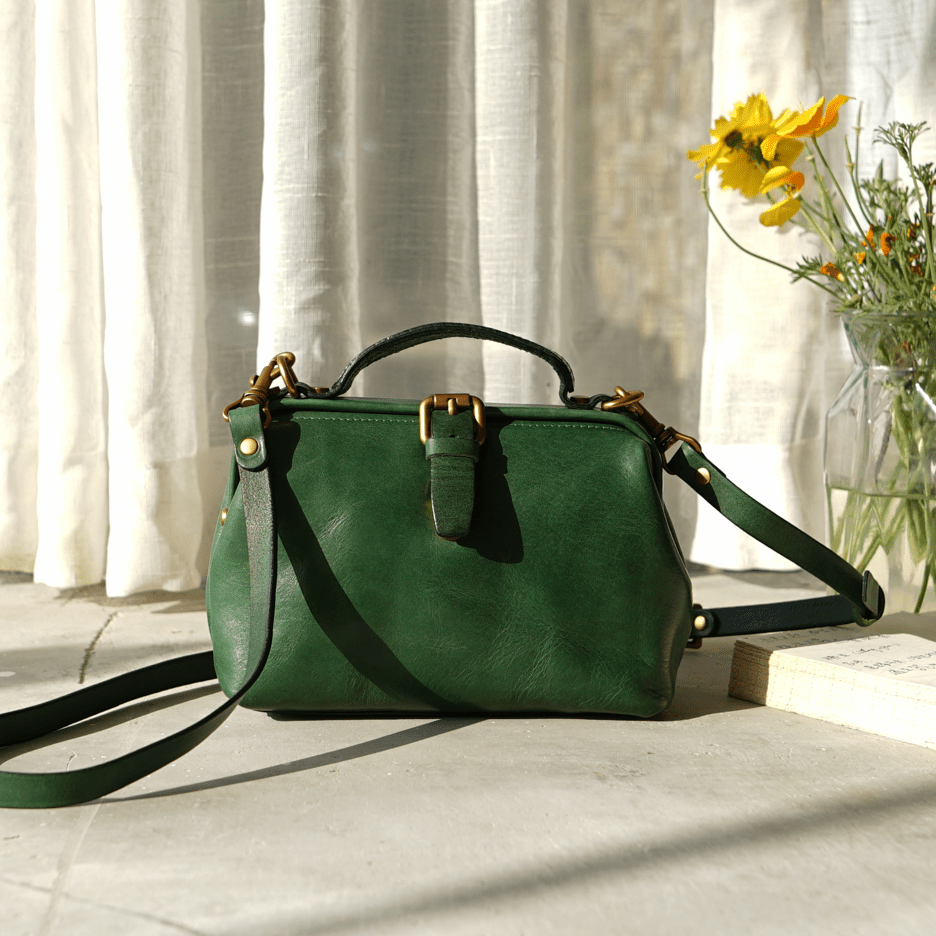 Sacoche de m&eacute;decin artisanale en cuir italien, sac &agrave; main pour femme avec poign&eacute;e sup&eacute;rieure, en cuir de vachette.