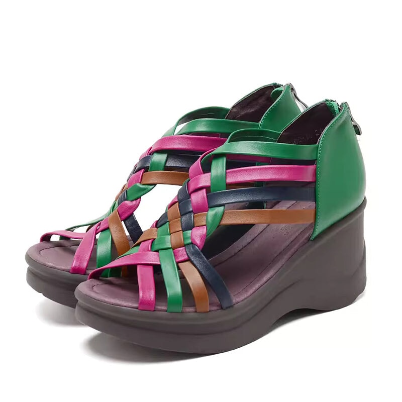 Handgemaakte sandalen met hoge hakken van geweven leer in diverse kleuren, met open neus en retro sleehak in zwart/wit/multicolor.