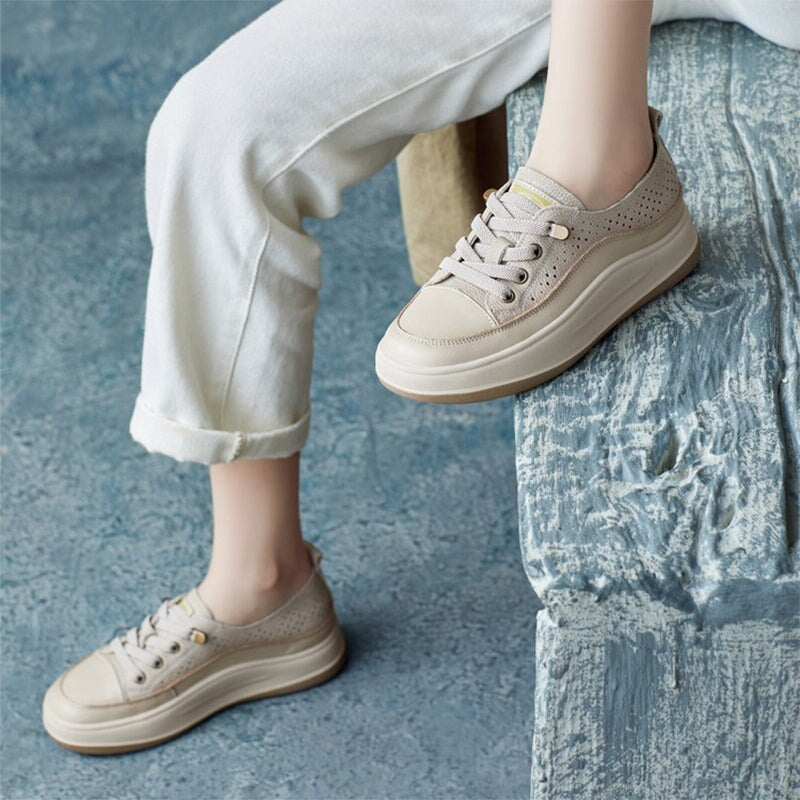 Ademende leren platform sneakers voor dames, 35 mm hoog, in groen/beige/bruin.