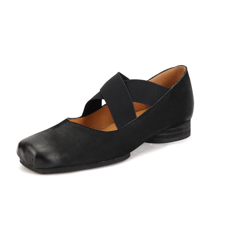 Elegante vintage ballerina's met vierkante neus en X-bandje, gemaakt van rundleer in de kleuren zwart, bruin en abrikoos.