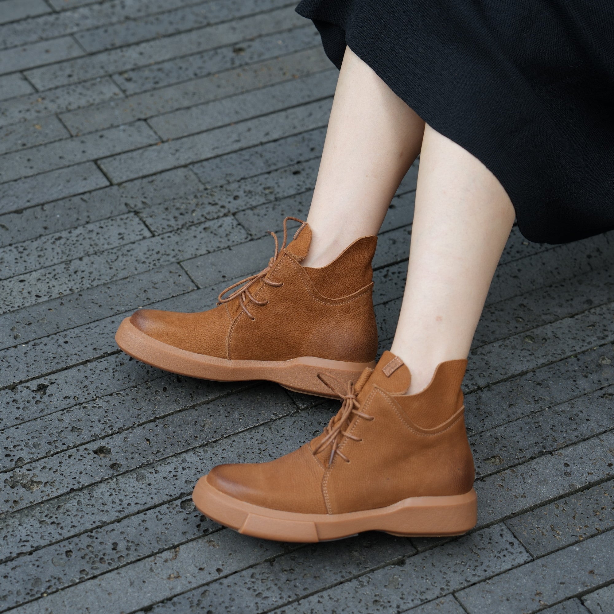 Martin-laarzen met ronde neus van zacht leer voor dames, veterschoenen in bruin/zwart/koffiekleur.