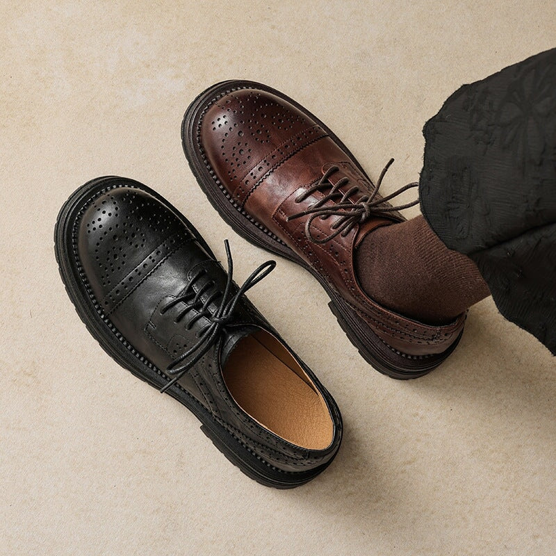 Vintage britische Brogue-Schuhe &ndash; Schn&uuml;rschuhe mit runder Zehenpartie und niedrigem Absatz, schwarz/braun