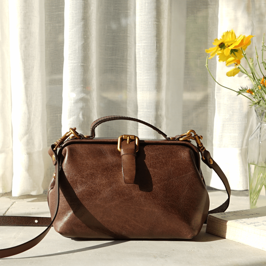 Sacoche de m&eacute;decin artisanale en cuir italien, sac &agrave; main pour femme avec poign&eacute;e sup&eacute;rieure, en cuir de vachette.