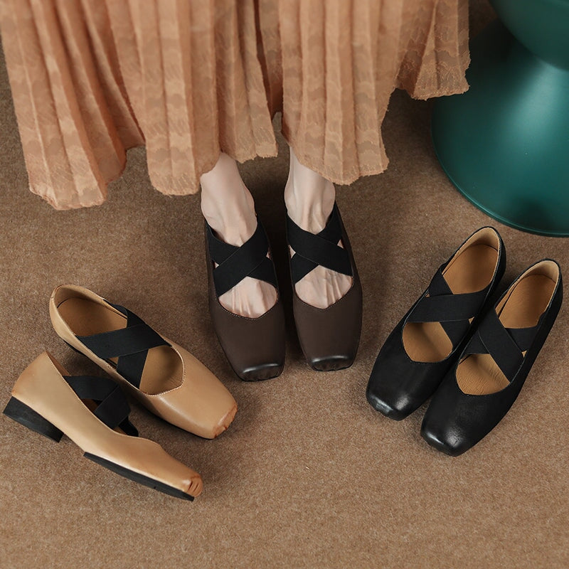 Elegante vintage ballerina's met vierkante neus en X-bandje, gemaakt van rundleer in de kleuren zwart, bruin en abrikoos.
