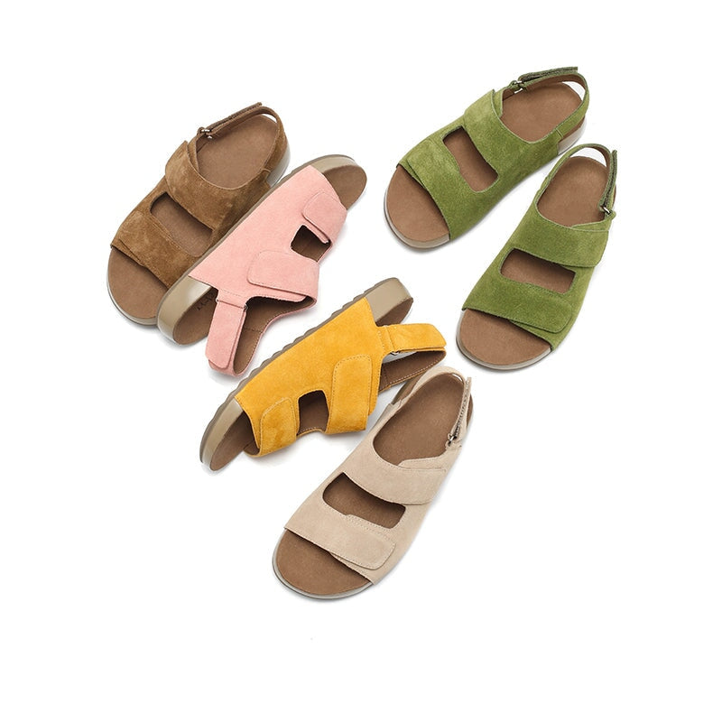 Damessandalen met dubbele klittenbandsluiting, slingback, voetbed van su&egrave;de en open tenen, verkrijgbaar in 5 kleuren.