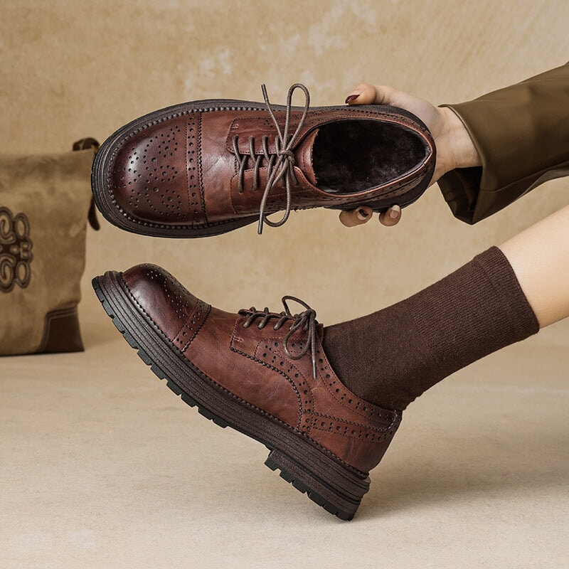 Vintage britische Brogue-Schuhe &ndash; Schn&uuml;rschuhe mit runder Zehenpartie und niedrigem Absatz, schwarz/braun