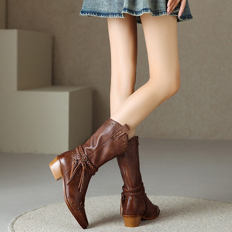 Vintage leren westernlaarzen voor dames met klinknagels en kwastjes in zwart/abrikoos/bruin.