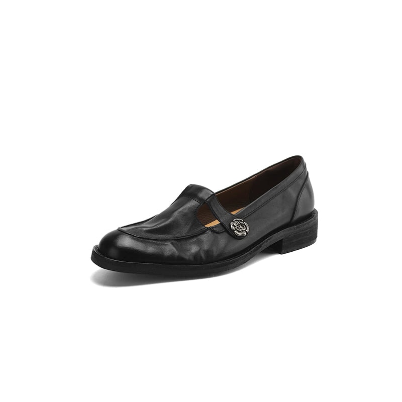 Zapatos Mary Jane vintage de piel estilo franc&eacute;s con detalle de camelia met&aacute;lica en negro, caf&eacute; y gris.