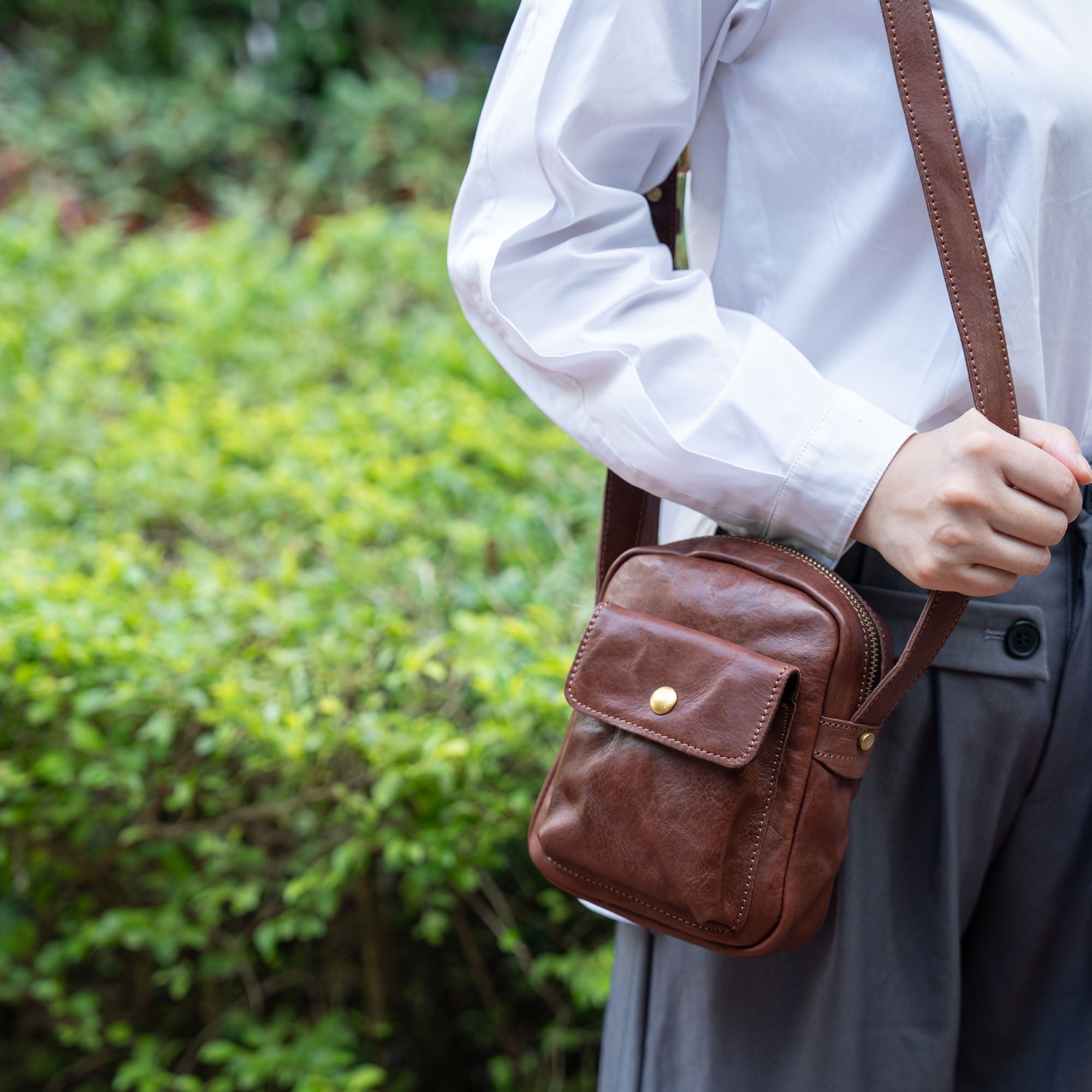 Umh&auml;ngetasche aus pflanzlich gegerbtem Leder f&uuml;r Damen