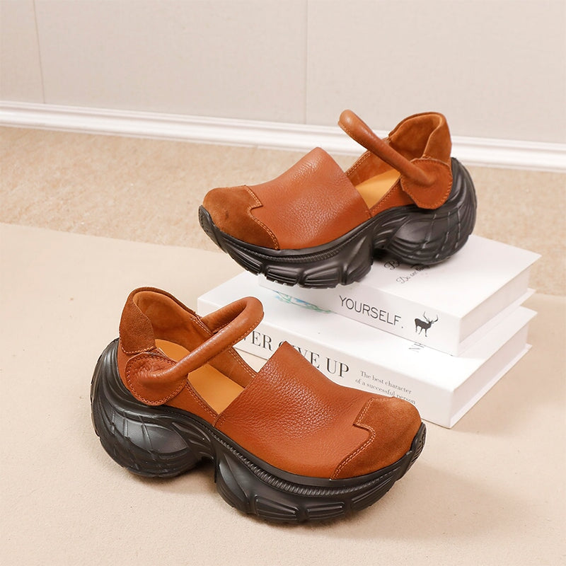 Klobige Mary-Jane-Schuhe aus Rindsleder mit Plateau und verstellbarem Klettverschluss in Schwarz/Hellbraun