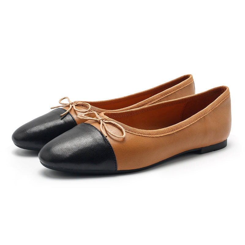 Handgemaakte platte schoenen van schapenvacht voor dames, verkrijgbaar in 10 verschillende kleuren.