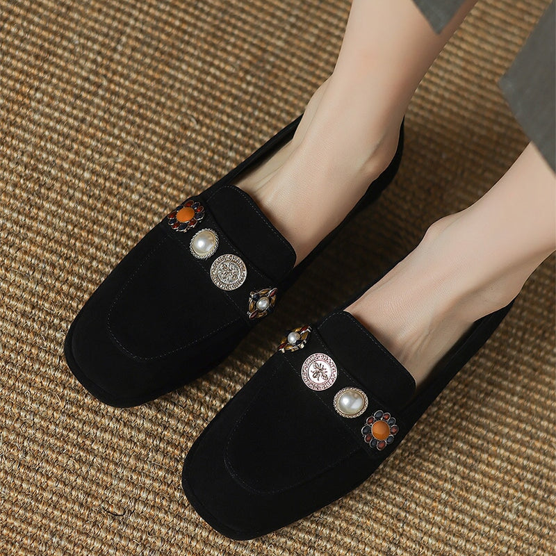 Mocasines de ante para mujer con detalles de perlas y punta redonda en marr&oacute;n/negro