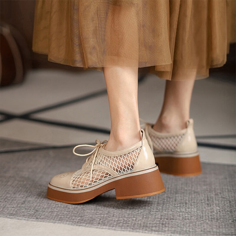 Damen-Plateau-Oxford-Schuhe aus Leder f&uuml;r den Sommer mit Mesh-Eins&auml;tzen in Braun/Wei&szlig;